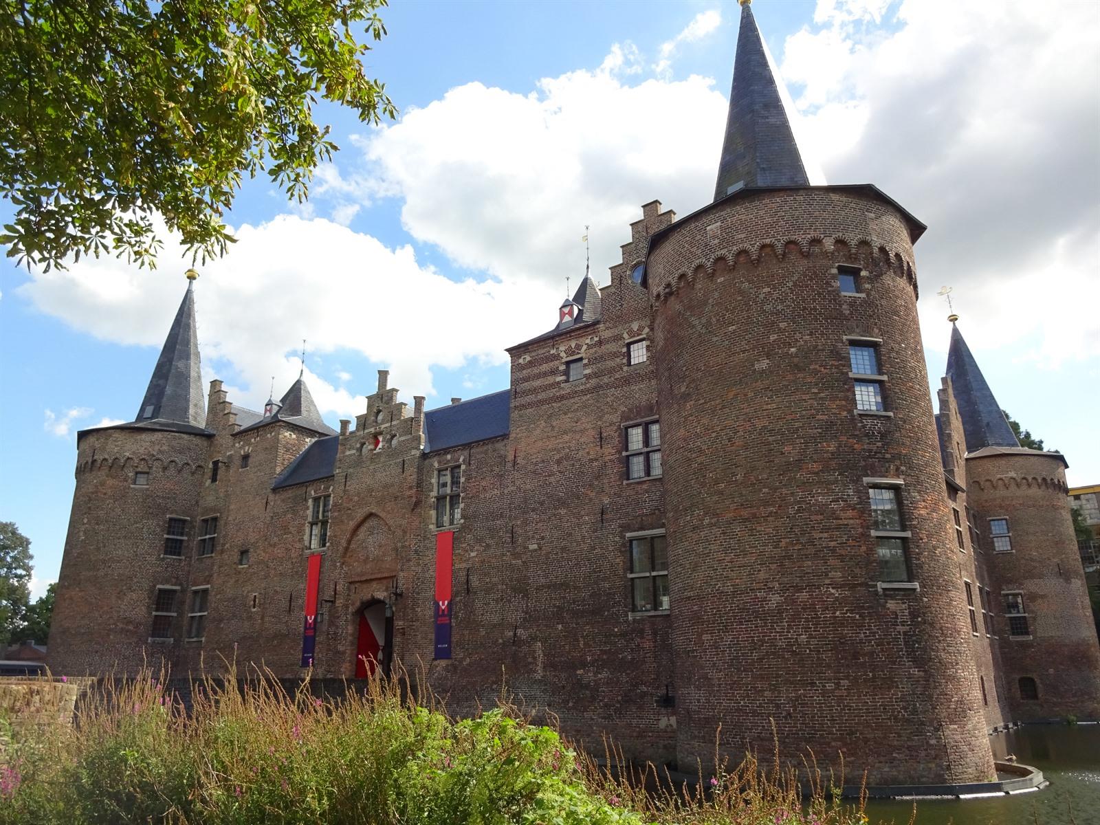 Helmond: wandeling vol opvallende architectuur