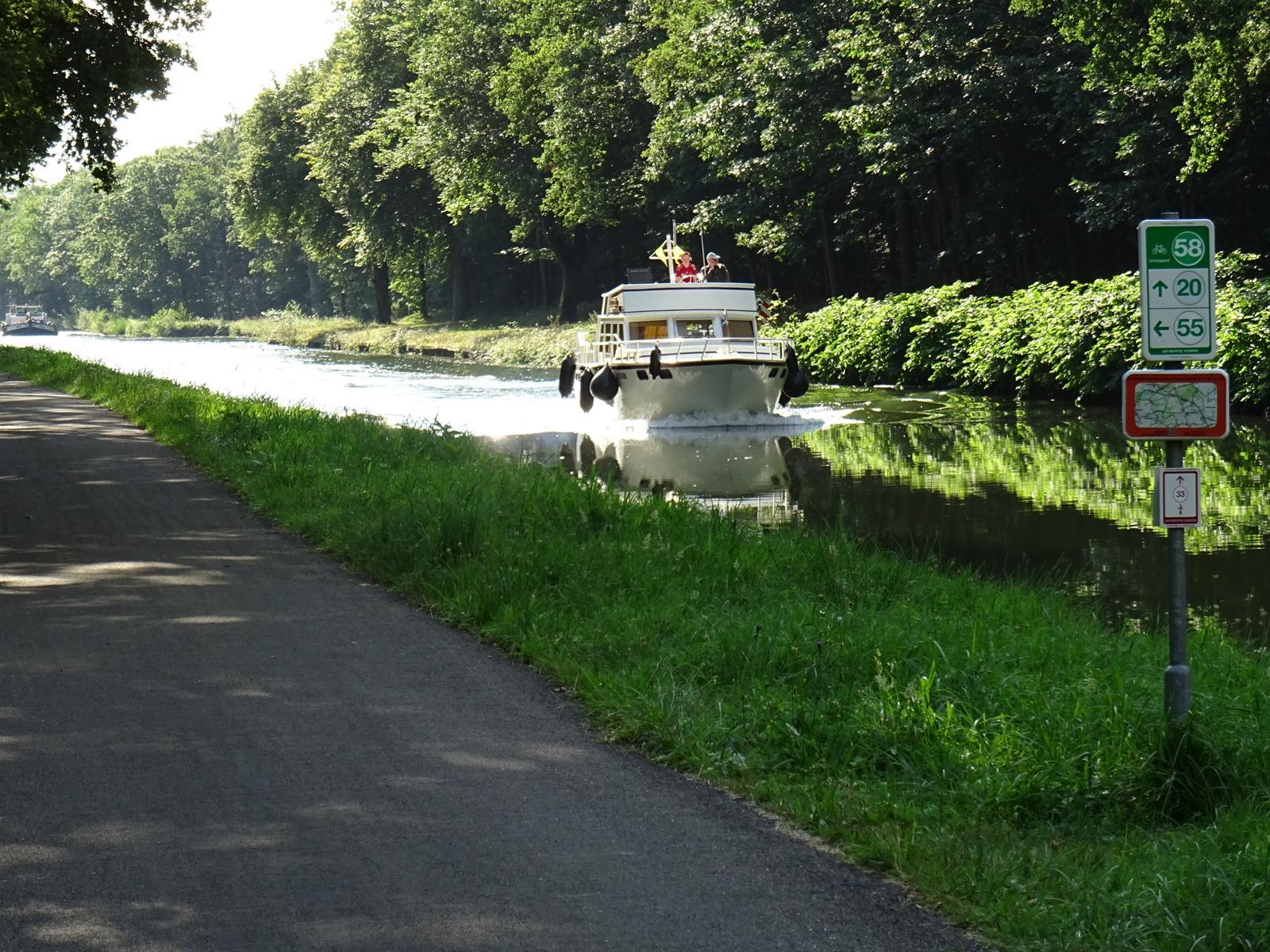 Ravels – Baarle: Fietsroute door bossen en langs enclaves